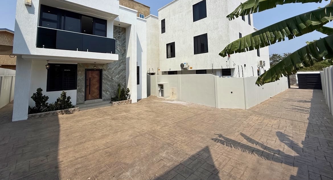 5 BEDROOM