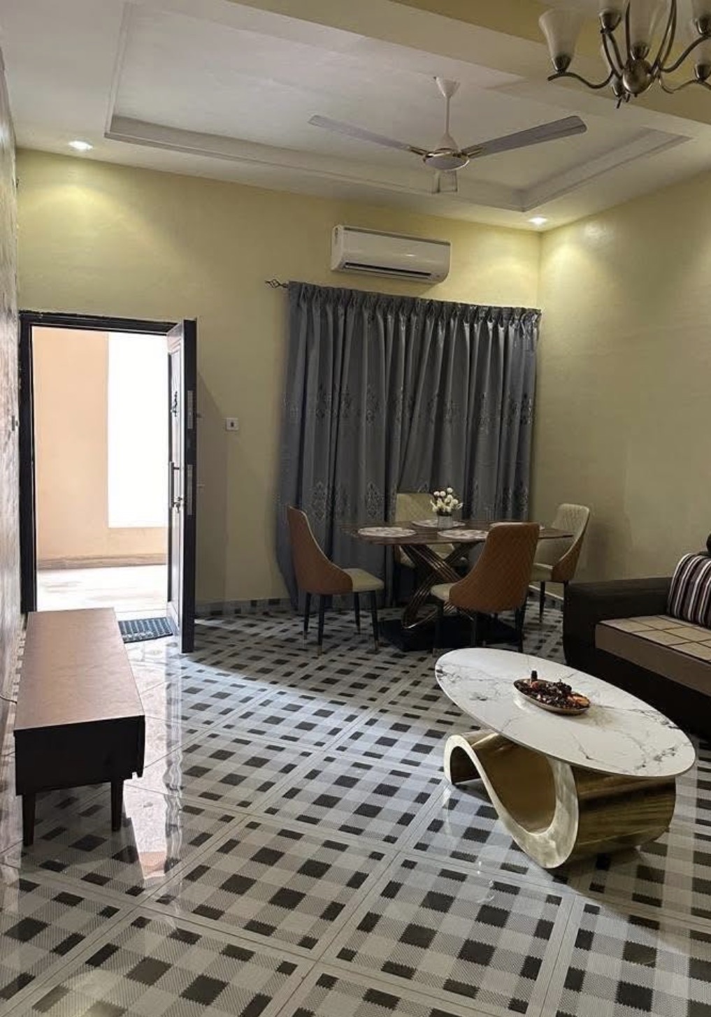 1-BEDROOM FURNISHED